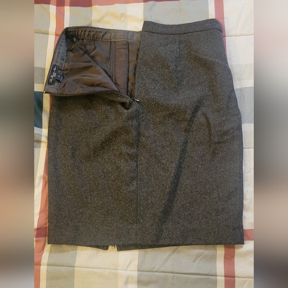 The pencil Skirt, J Crew - Picture 4 of 6